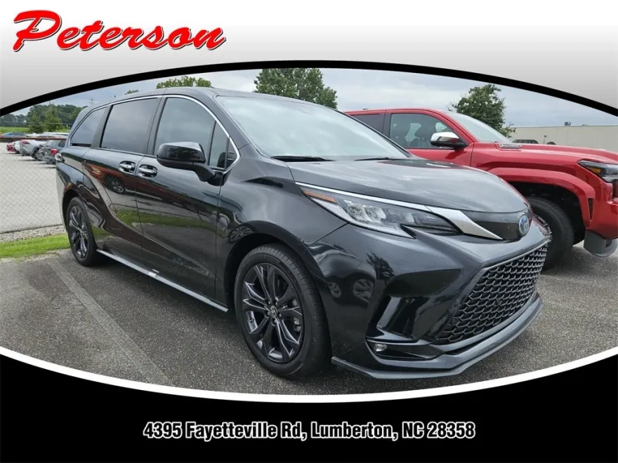 2024 Toyota Sienna XSE photo 1