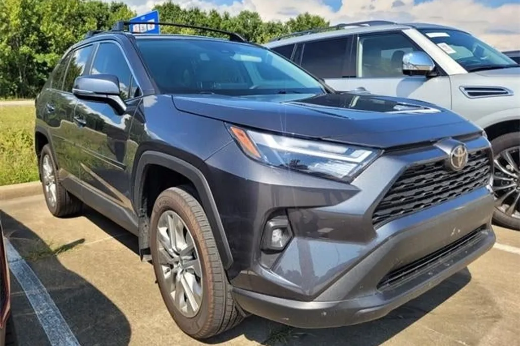 2024 Toyota RAV4 XLE Premium photo 1
