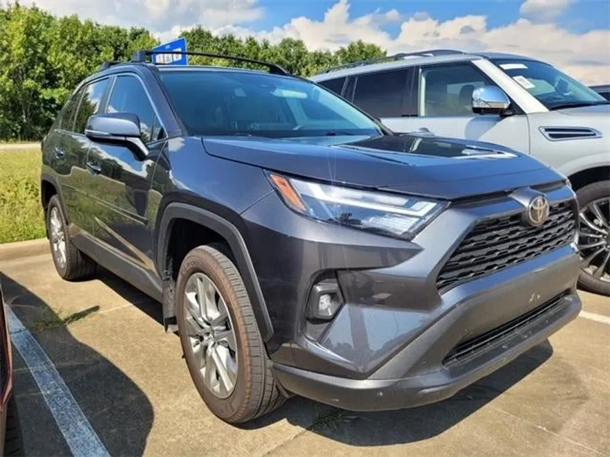 2024 Toyota RAV4 XLE Premium photo 1