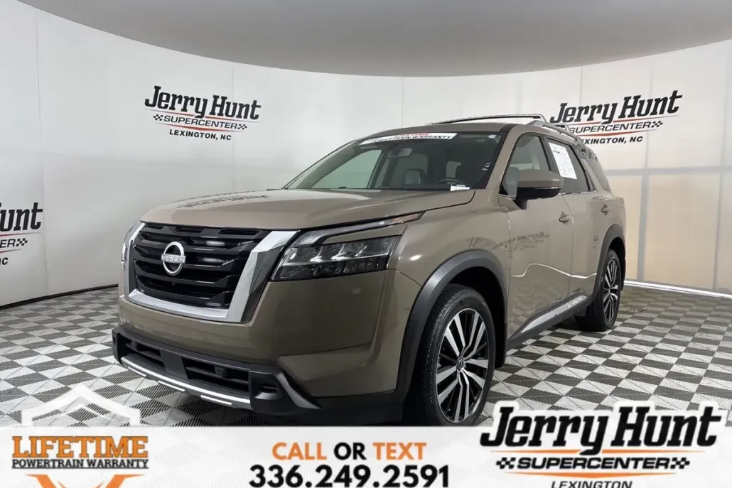 2024 Nissan Pathfinder Platinum photo 1