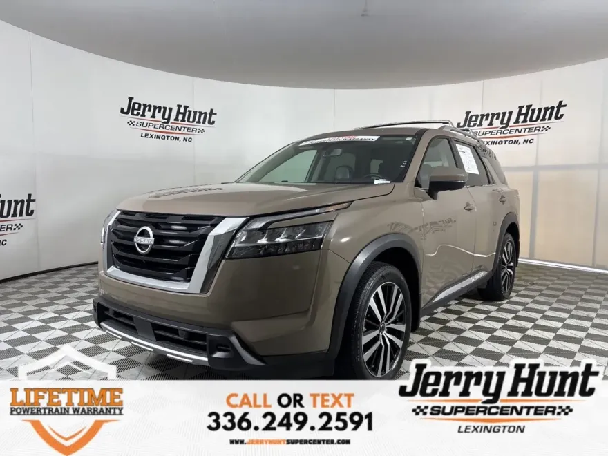 2024 Nissan Pathfinder Platinum photo 1