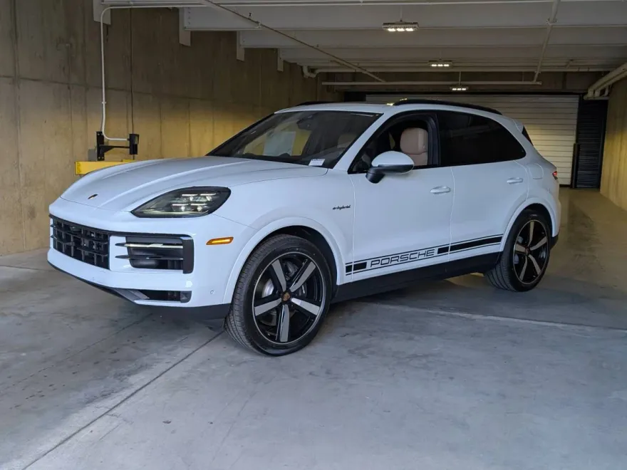 2026 Porsche Cayenne E-Hybrid photo 1