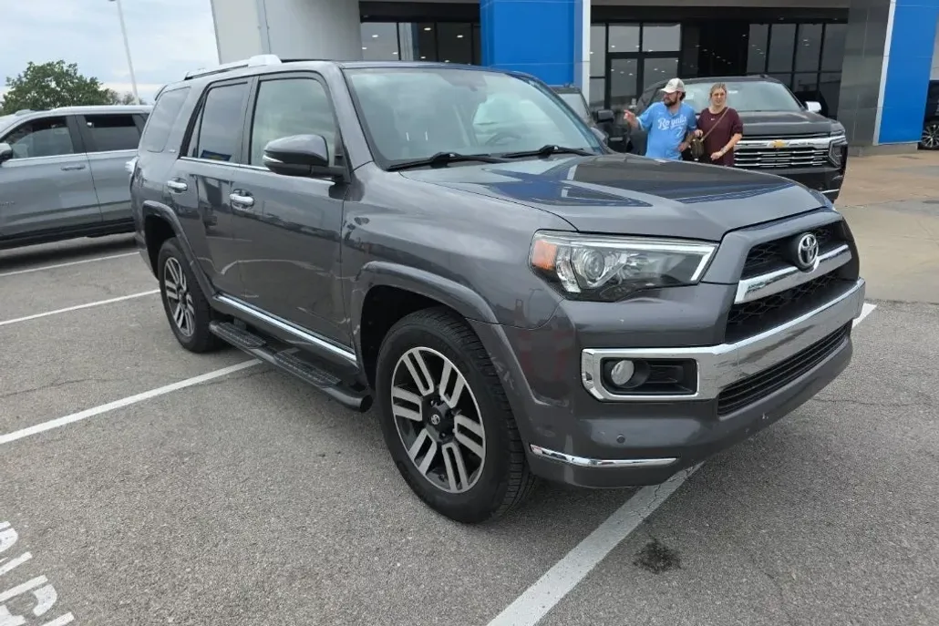 2016 Toyota 4Runner Limited photo 1