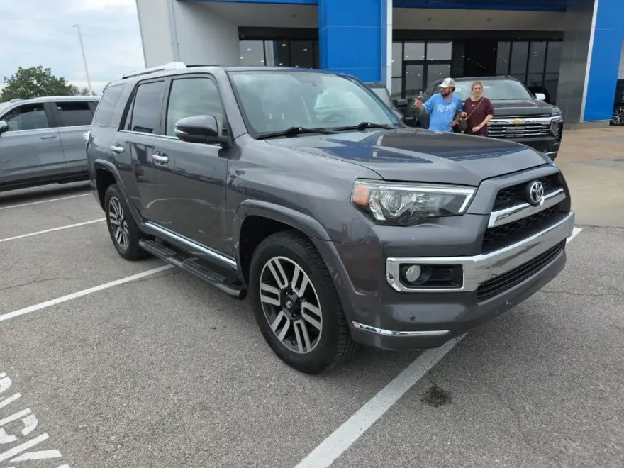 2016 Toyota 4Runner Limited photo 1