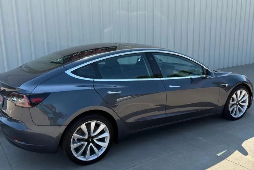 2020 Tesla Model 3 Long Range photo 1