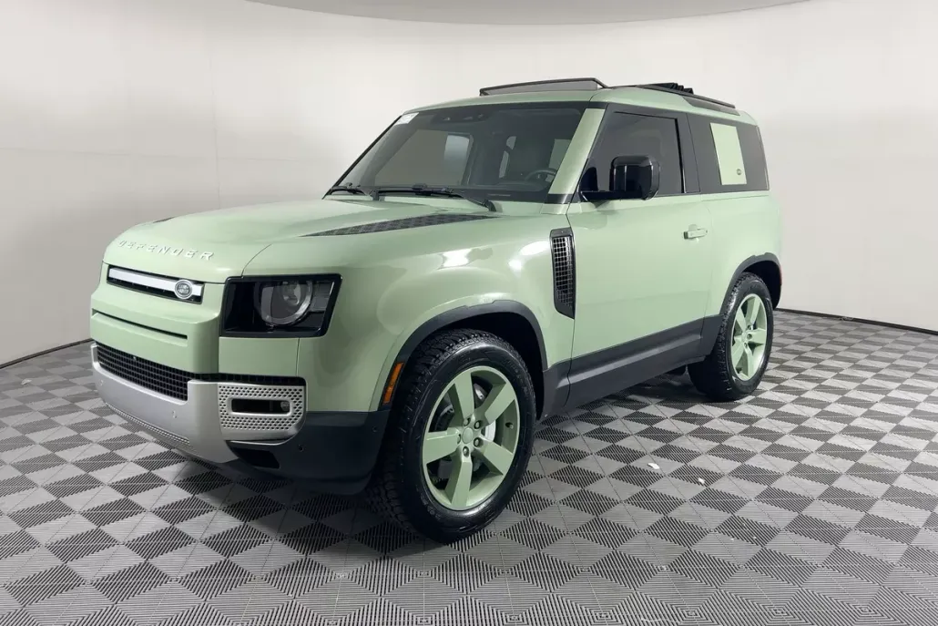 2023 Land Rover Defender photo 1