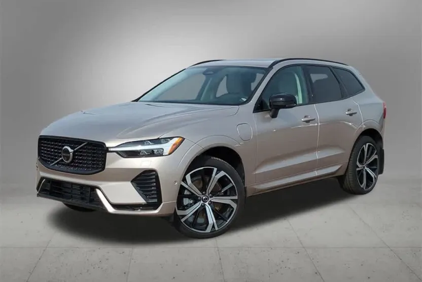 2025 Volvo XC60 T8 photo 1