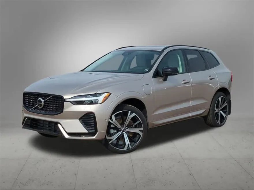 2025 Volvo XC60 T8 photo 1