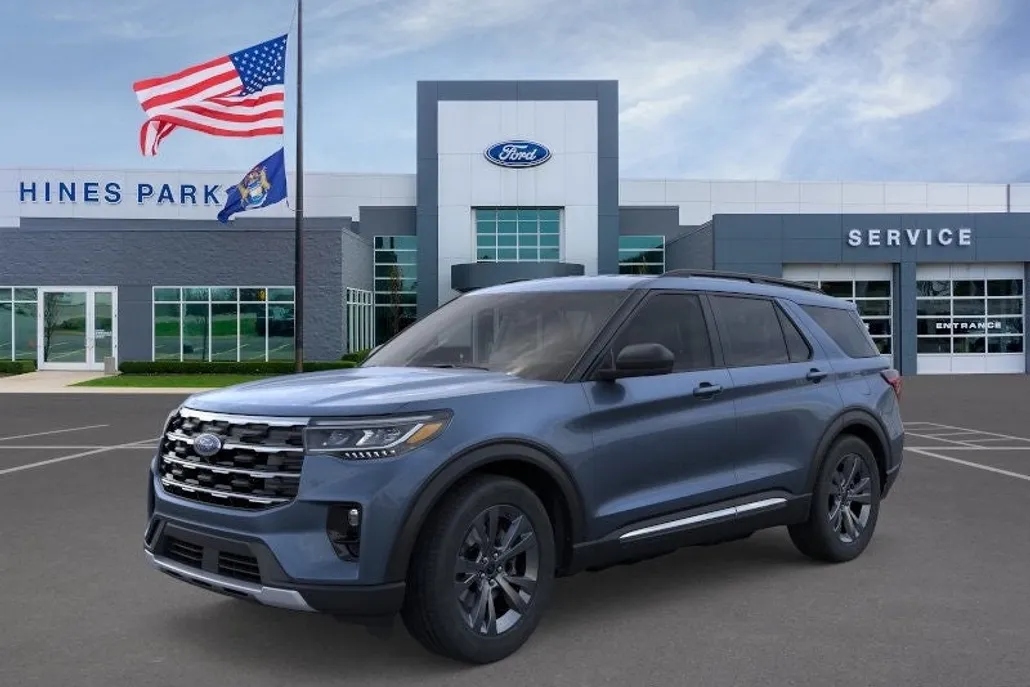 2025 Ford Explorer photo 1