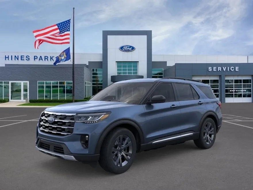 2025 Ford Explorer photo 1