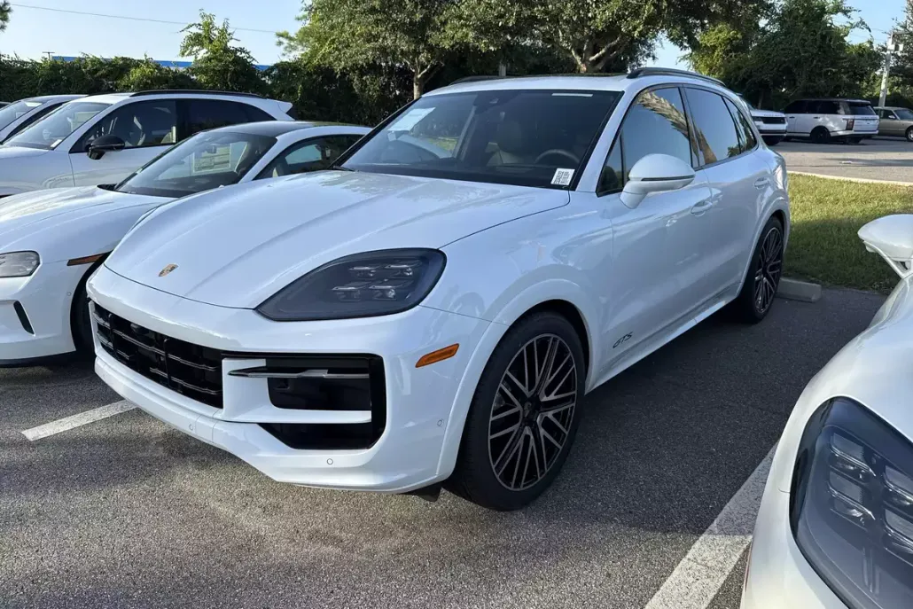 2025 Porsche Cayenne GTS photo 1
