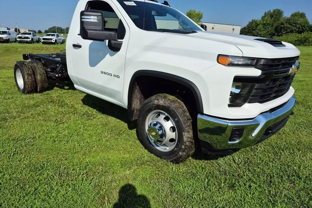 2025 Chevrolet Silverado 3500HD Work Truck photo 1