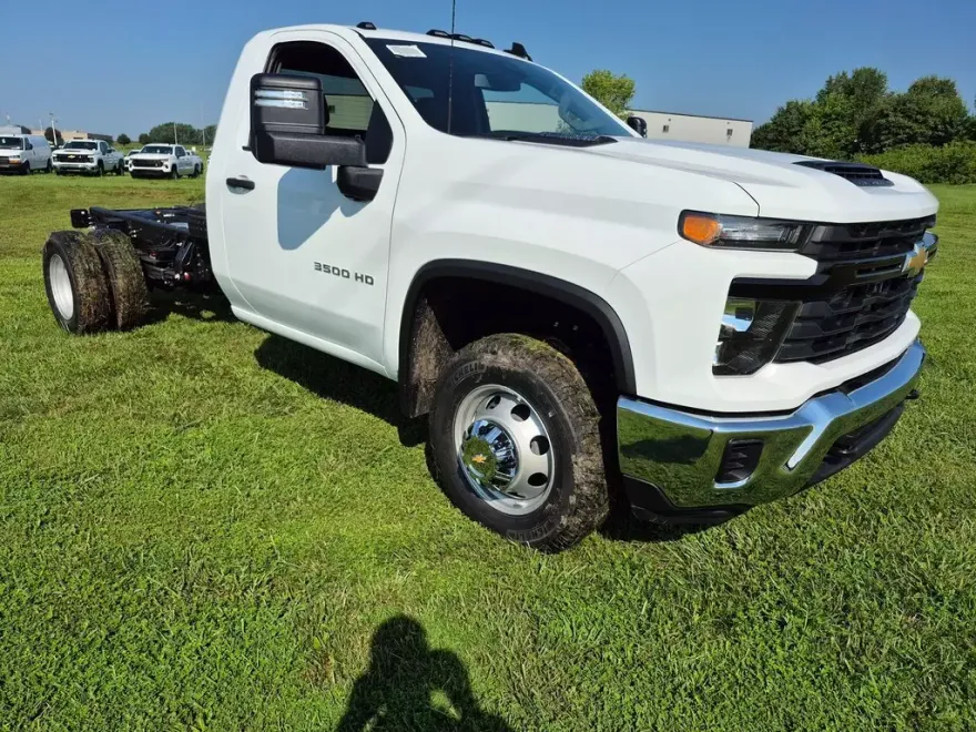 2025 Chevrolet Silverado 3500HD Work Truck photo 1