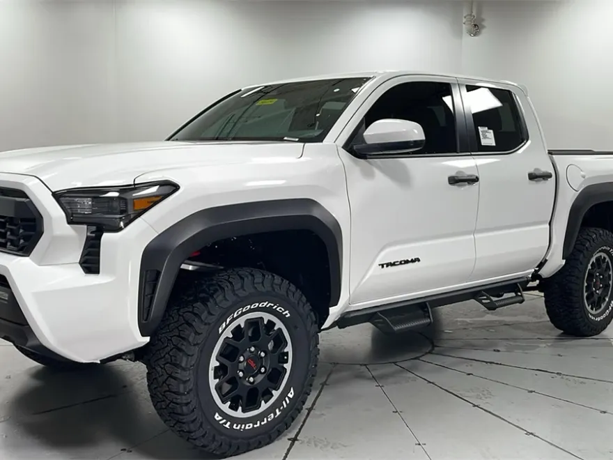 2025 Toyota Tacoma TRD Off-Road Double Cab photo 1