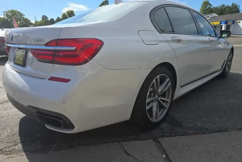 2018 Bmw 750i / B7 xDrive Sedan photo 1