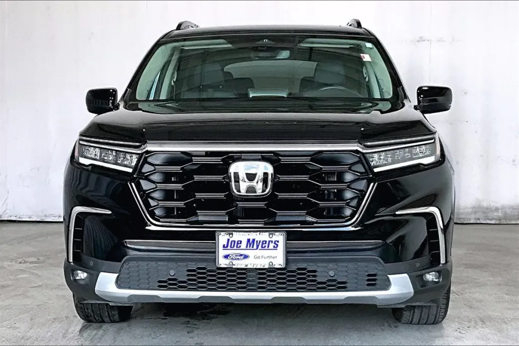 2025 Honda Pilot Touring photo 1