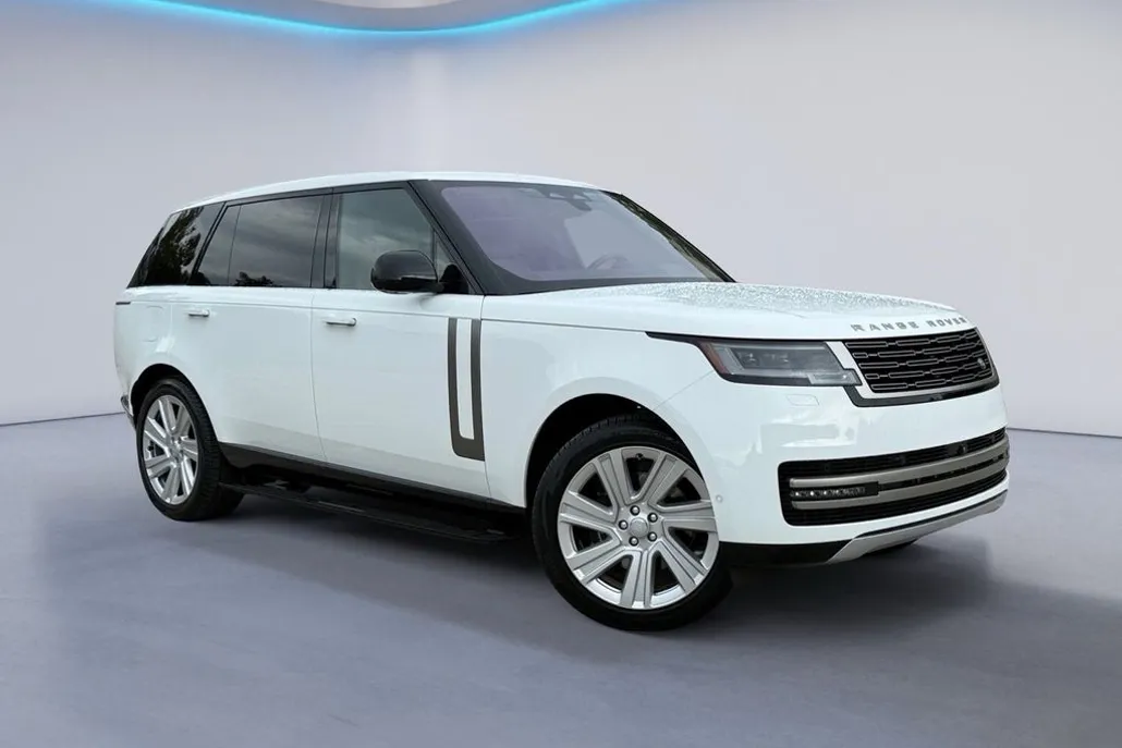 2023 Land Rover Range Rover SE photo 1