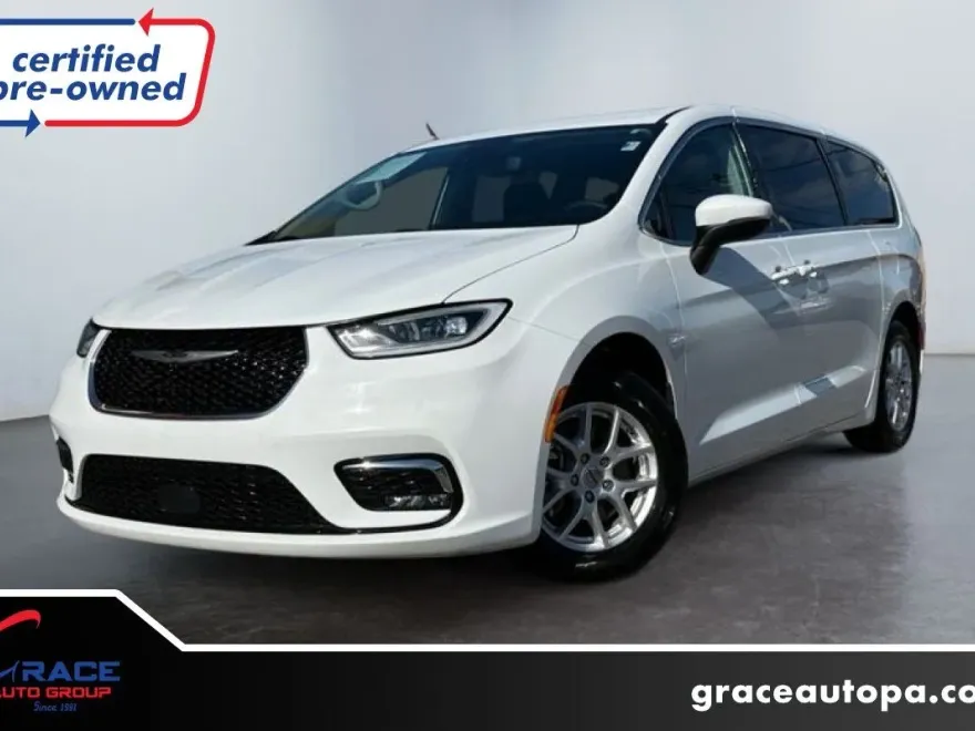 2023 Chrysler Pacifica Touring L photo 1