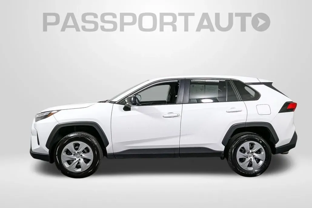 2024 Toyota RAV4 LE photo 1