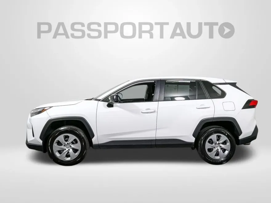 2024 Toyota RAV4 LE photo 1