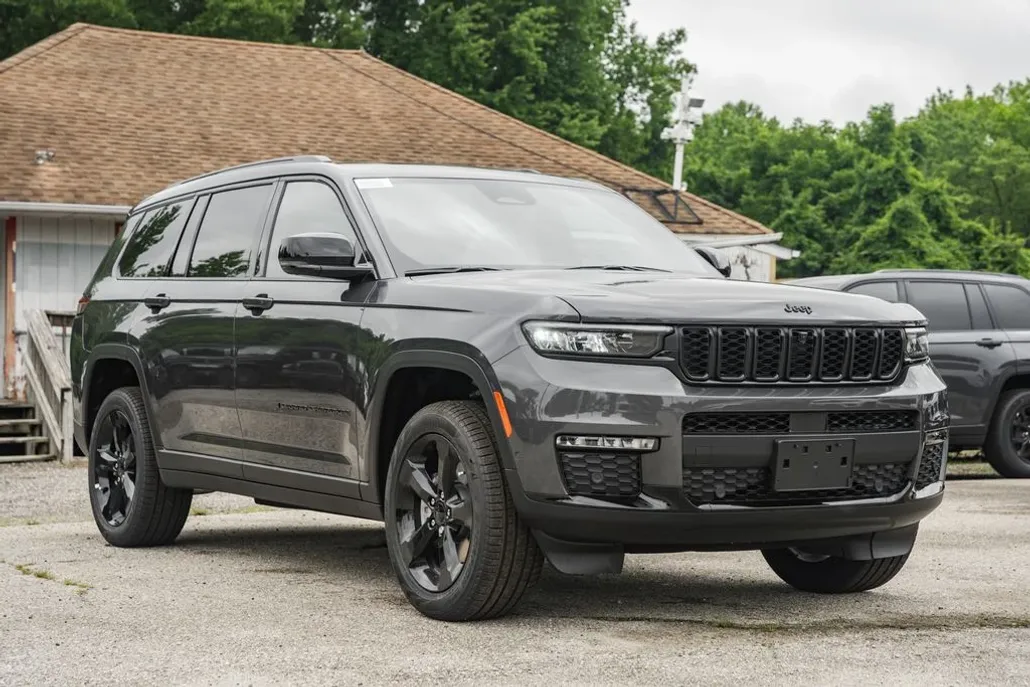 2025 Jeep Grand Cherokee Limited photo 1