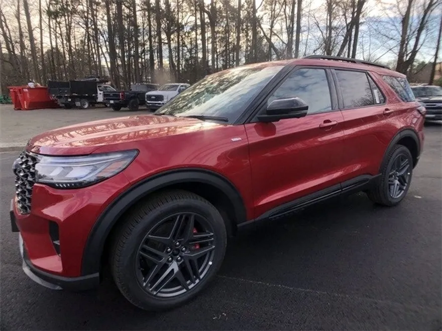 2025 Ford Explorer ST-Line photo 1