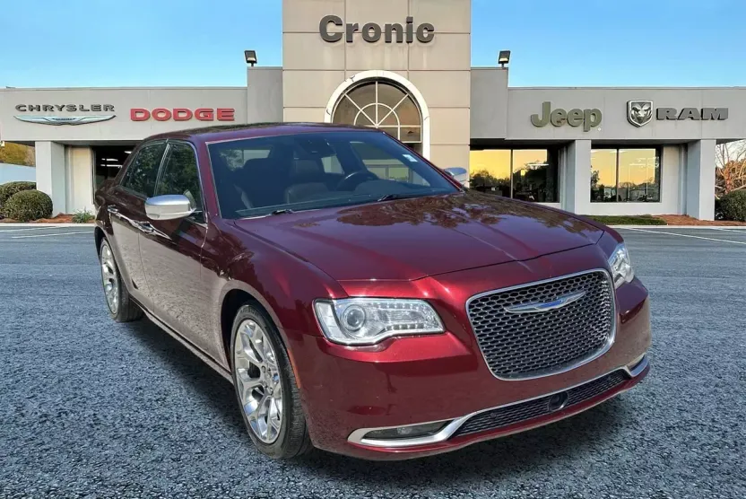 2018 Chrysler 300 Luxury photo 1