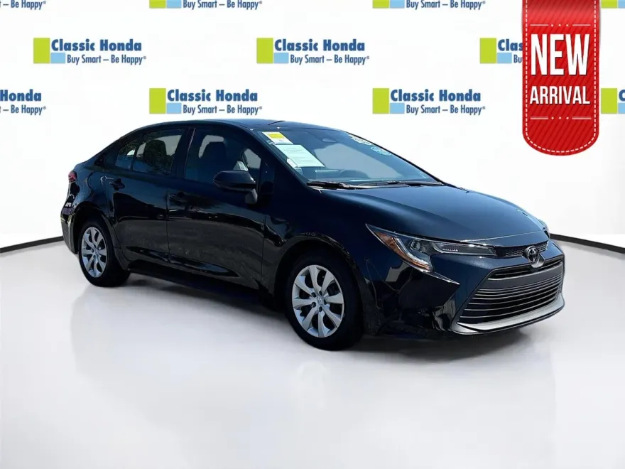 2024 Toyota Corolla LE photo 1