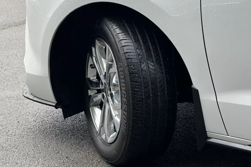 2023 Toyota Sienna Platinum photo 1