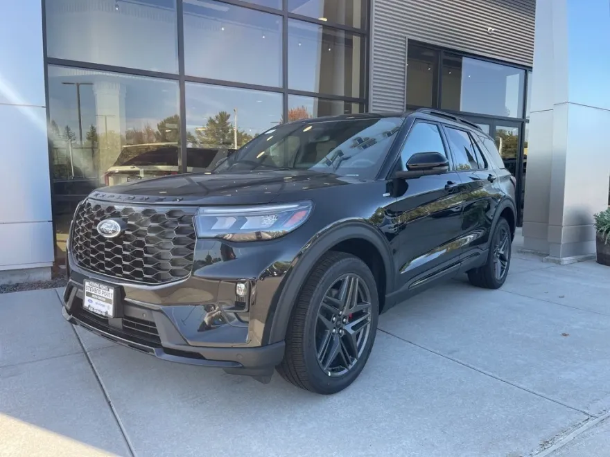 2025 Ford Explorer ST-Line photo 1