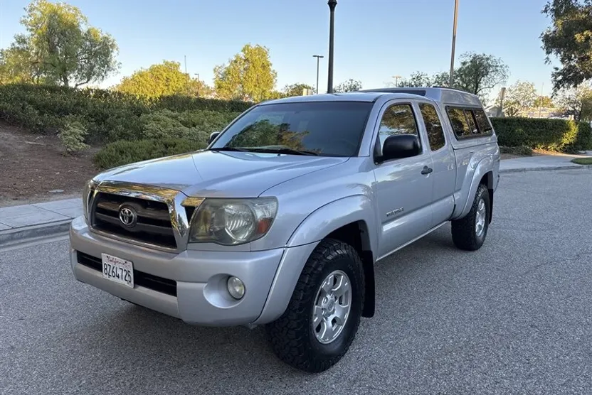 2010 Toyota Tacoma V6 4x4 photo 1