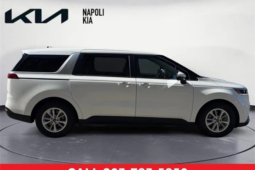 2024 Kia Carnival LX photo 1