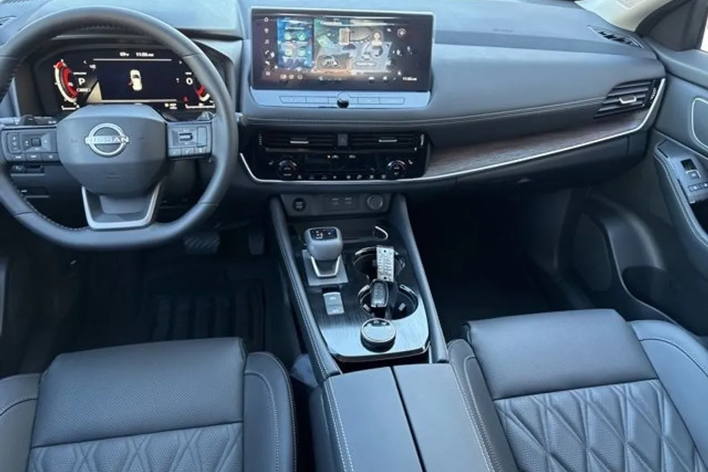 2026 Nissan Rogue Platinum photo 1