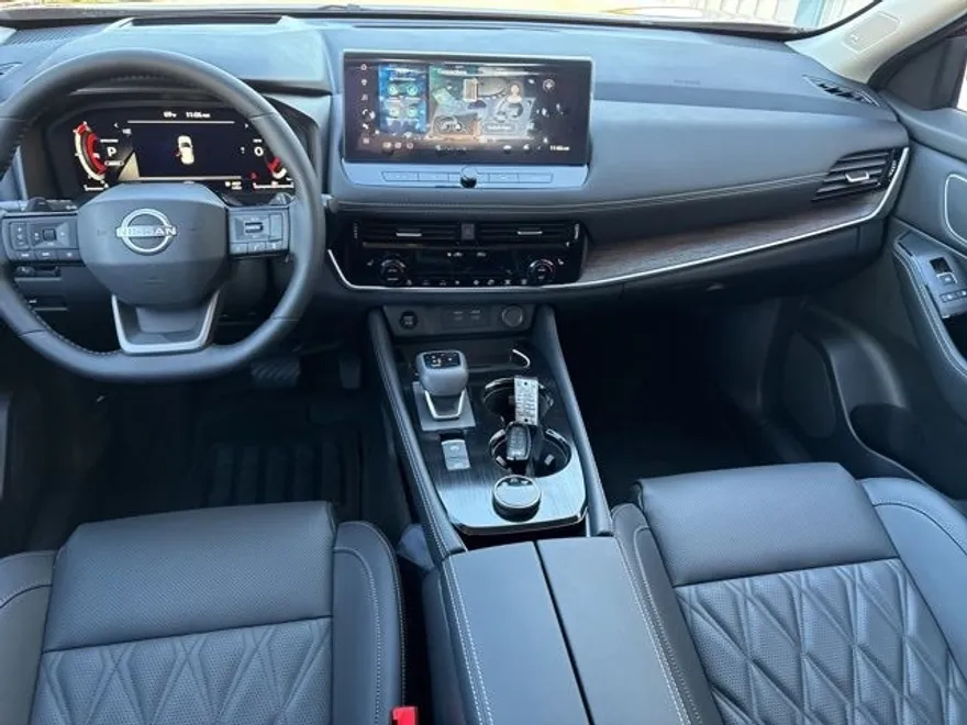 2026 Nissan Rogue Platinum photo 1