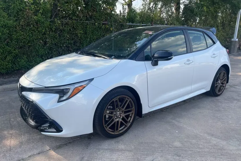 2025 Toyota Corolla SE photo 1