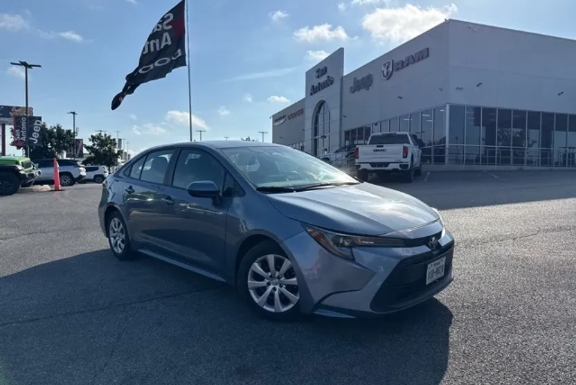 2024 Toyota Corolla LE photo 1