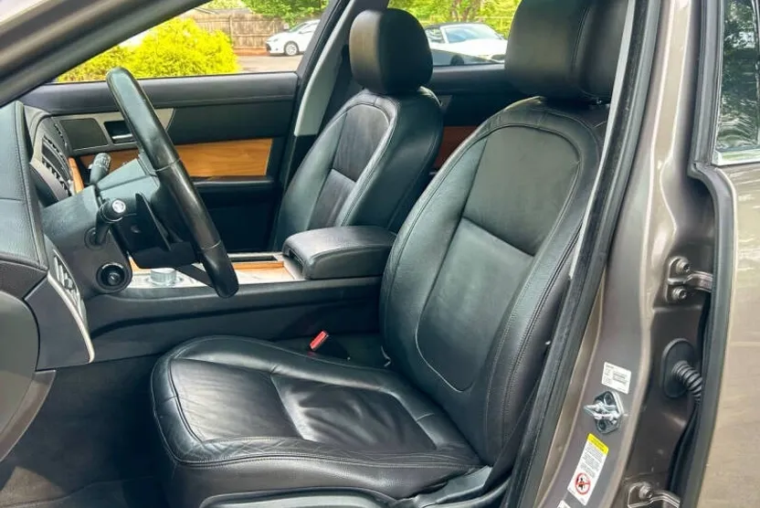2009 Jaguar XF Luxury photo 1