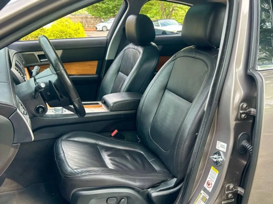 2009 Jaguar XF Luxury photo 1