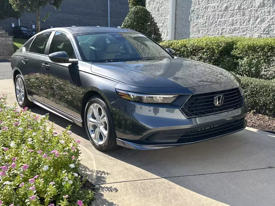 2023 Honda Accord LX photo 1