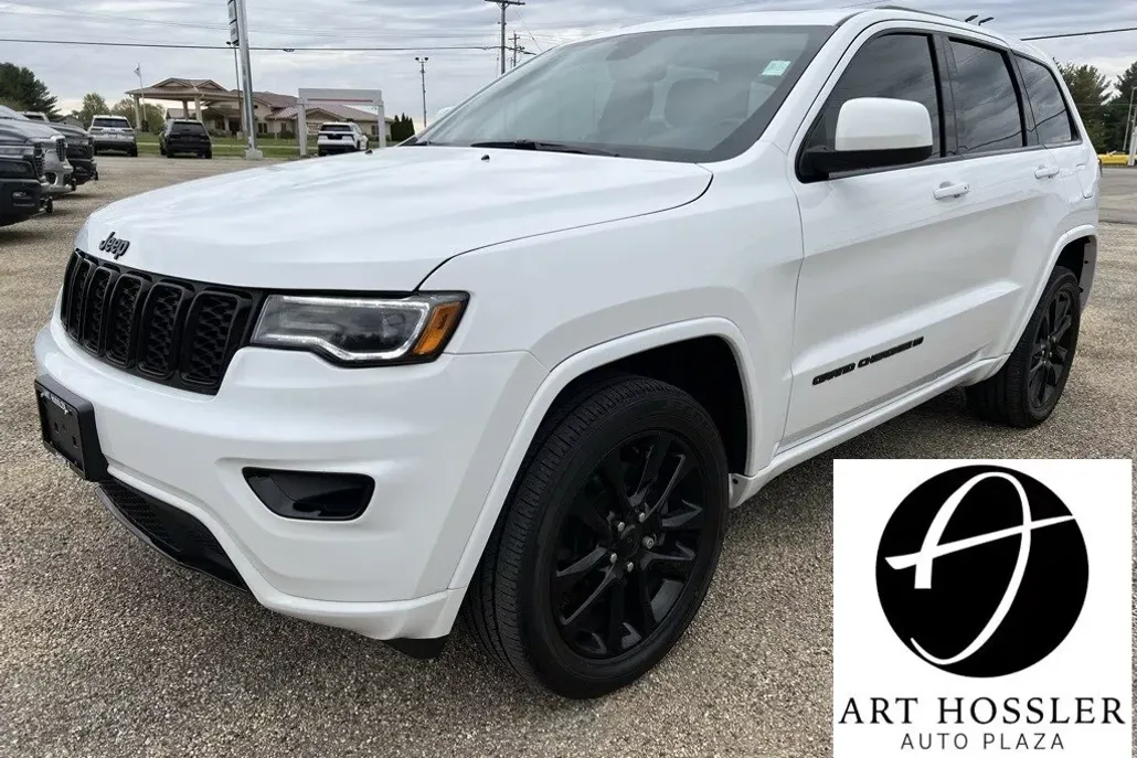 2022 Jeep Grand Cherokee Laredo photo 1