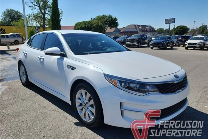2018 Kia Optima LX photo 1