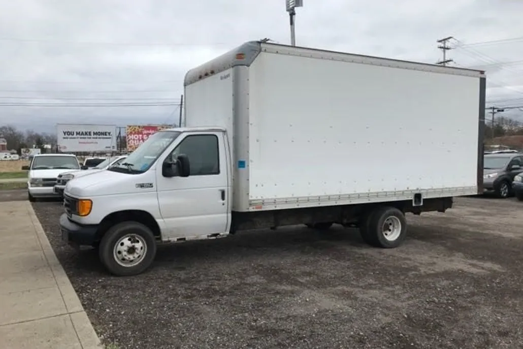 2004 Ford E-450 photo 1