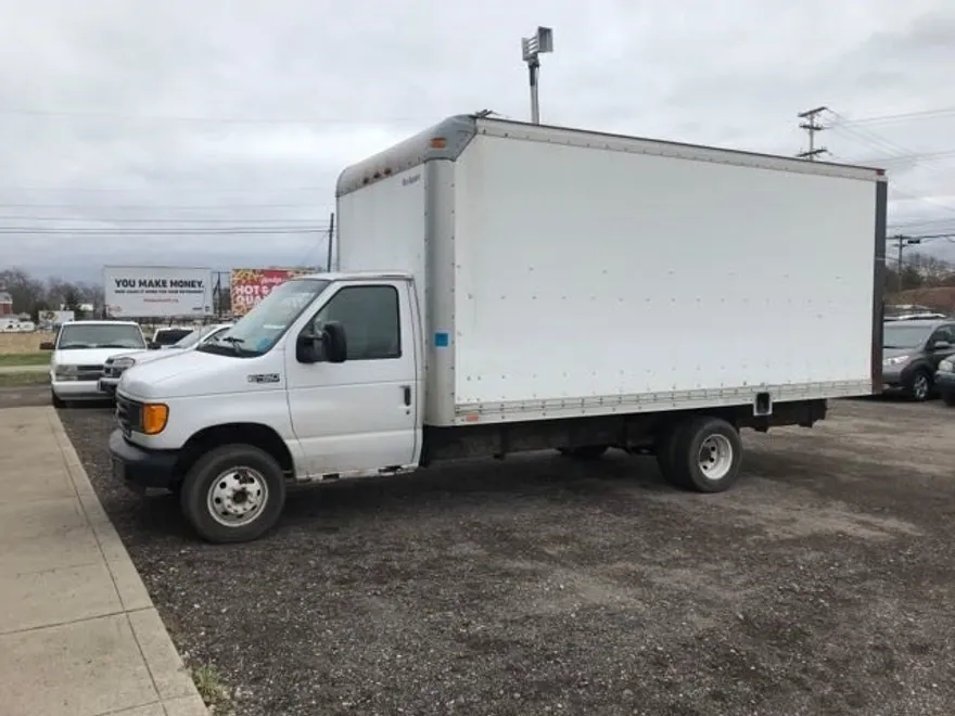 2004 Ford E-450 photo 1