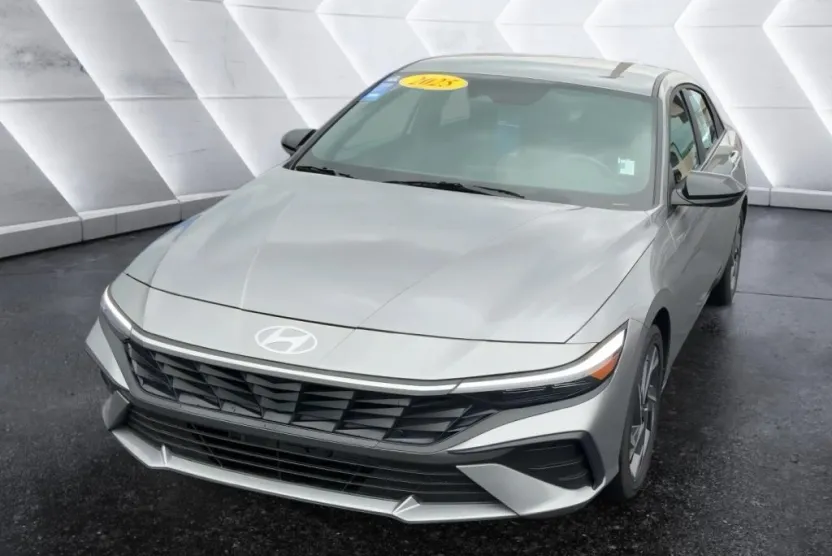 2025 Hyundai Elantra Blue photo 1