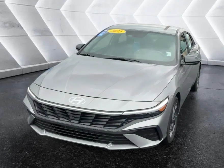 2025 Hyundai Elantra Blue photo 1