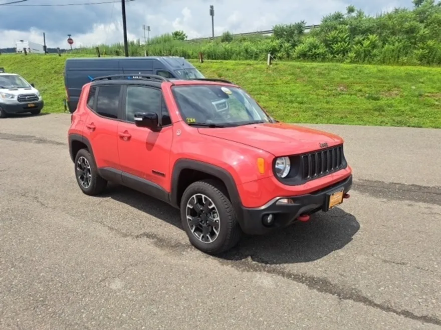 2023 Jeep Renegade Trailhawk photo 1