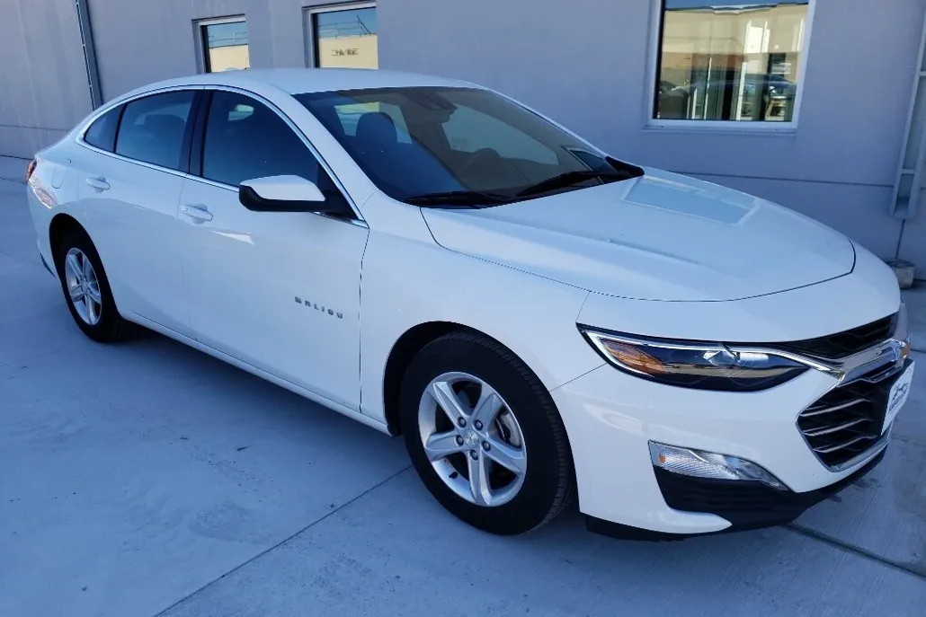 2024 Chevrolet Malibu 1LT photo 1
