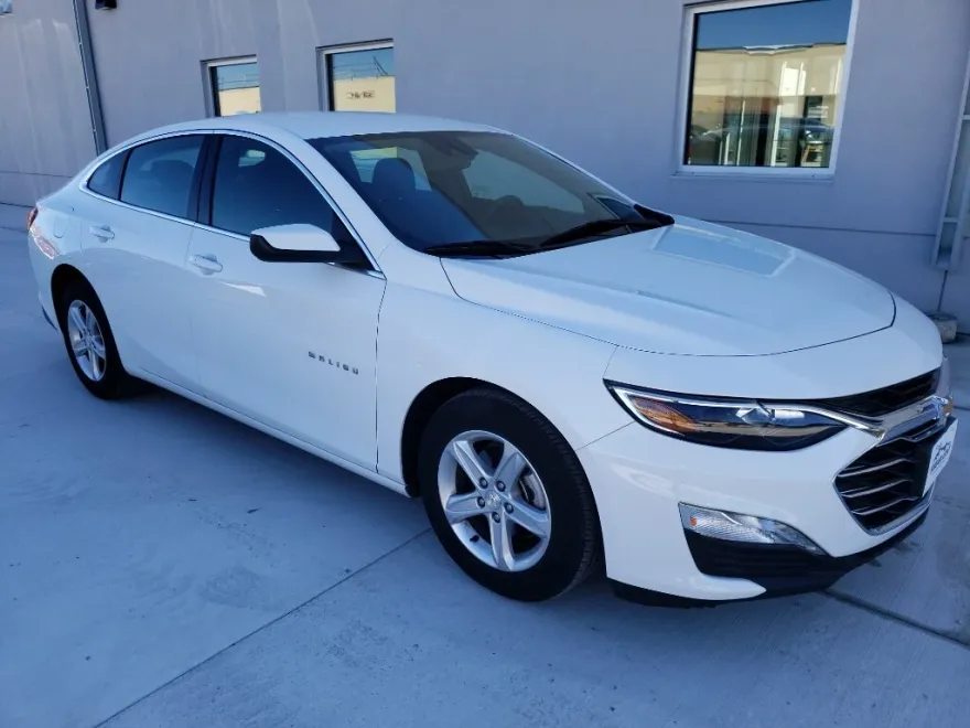 2024 Chevrolet Malibu 1LT photo 1
