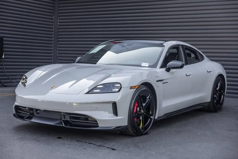 2025 Porsche Taycan GTS photo 1
