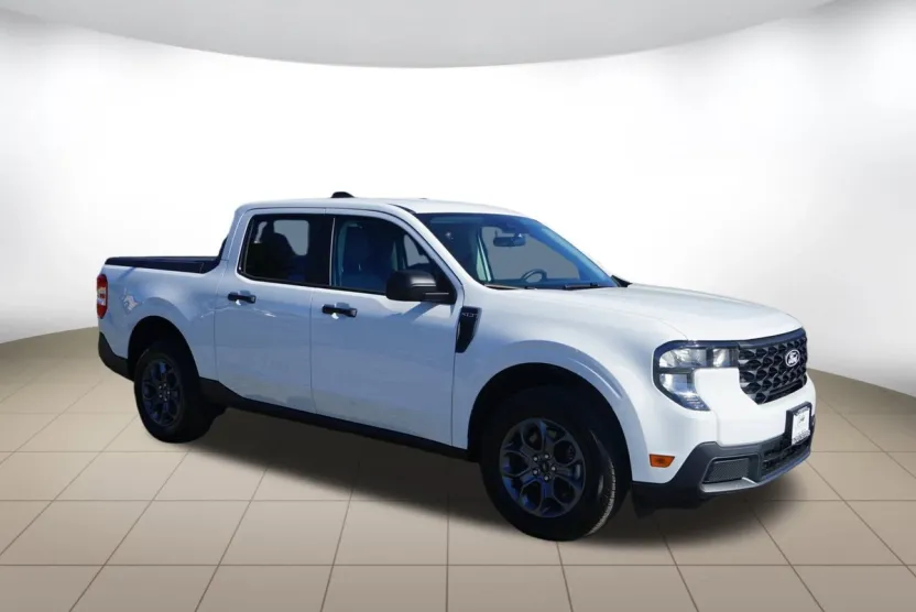 2025 Ford Maverick XLT photo 1